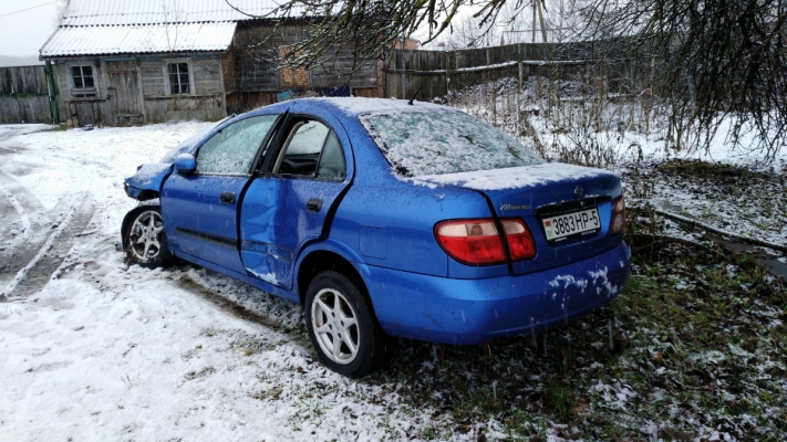 Nissan Almera 2002 года в городе Мядель фото 2