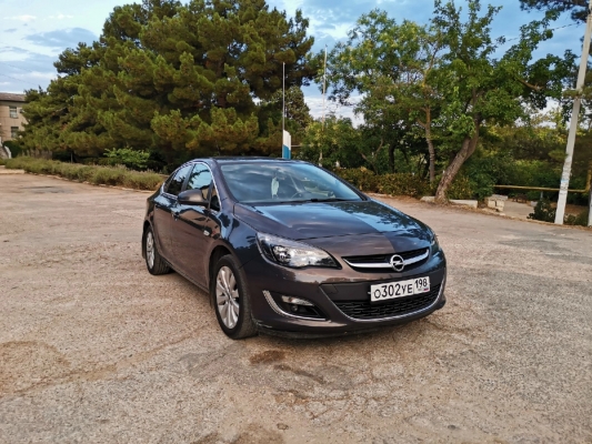 Opel Astra 2014 года в городе Метро Московская фото 1