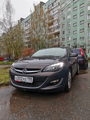 Opel Astra 2014 года в городе Метро Московская фото 2