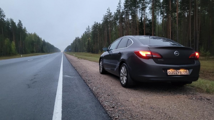 Opel Astra 2014 года в городе Метро Московская фото 3