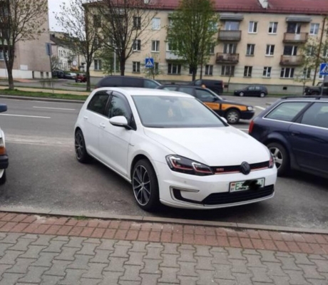 Volkswagen E-golf 2015 года в городе Брест фото 1
