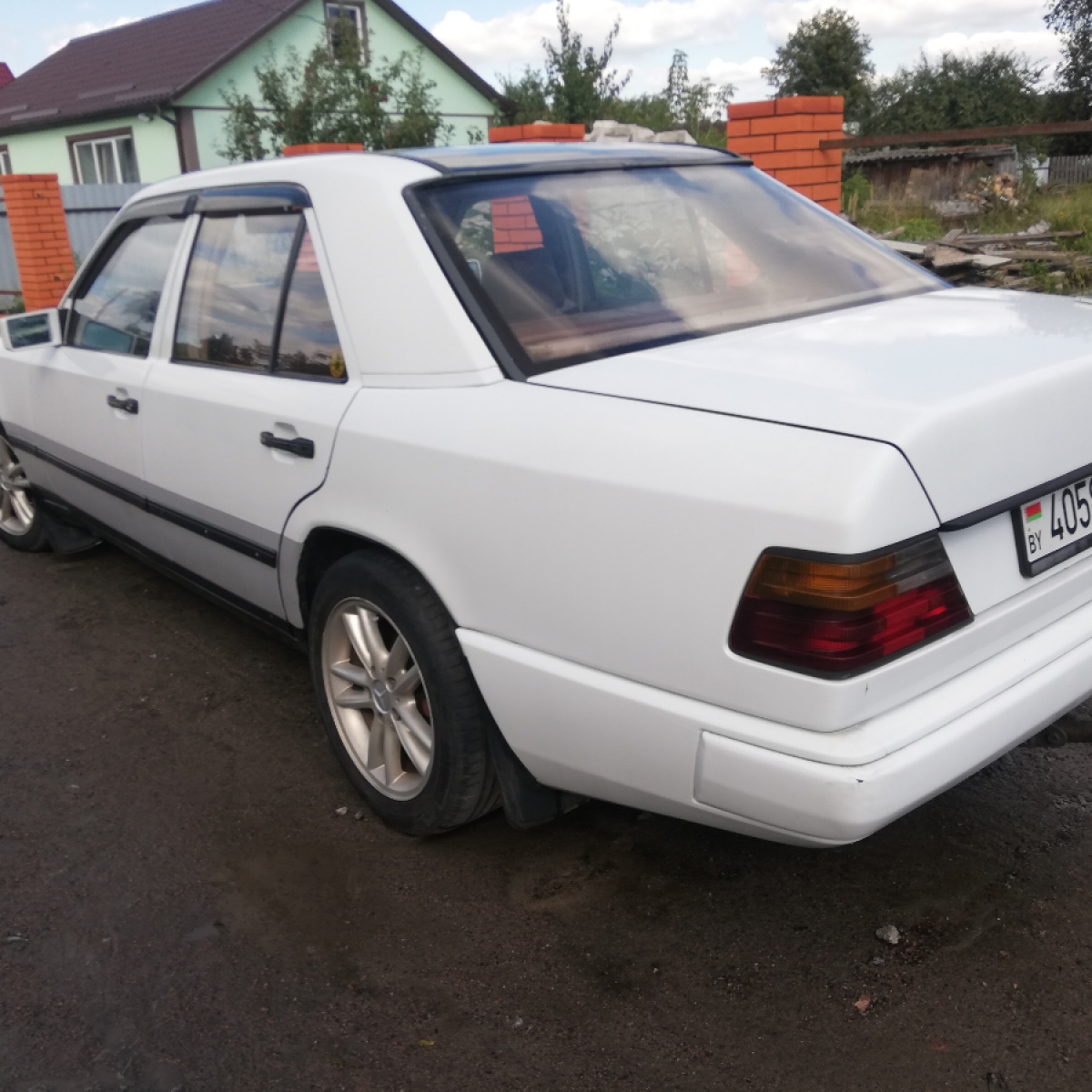 Купить Mercedesbenz E-klass 1990 года в городе Житковичи за 1500 у.е.  продажа авто на автомобильной доске объявлений Avtovikyp.by