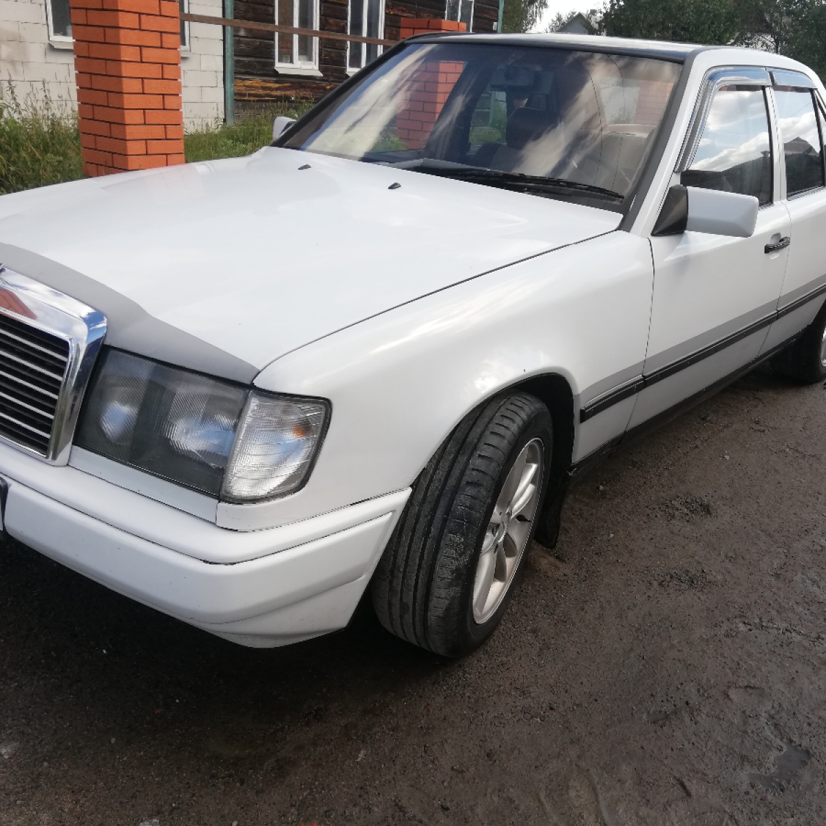 Купить Mercedesbenz E-klass 1990 года в городе Житковичи за 1500 у.е.  продажа авто на автомобильной доске объявлений Avtovikyp.by