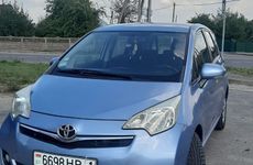 Toyota Verso-S, 2011